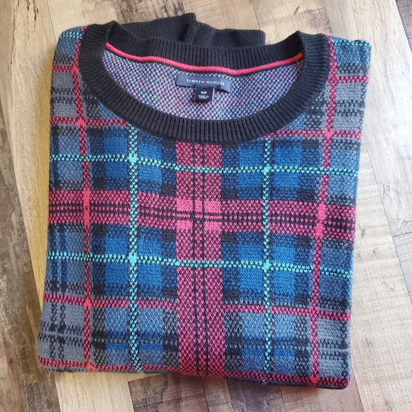 Tommy Hilfiger red blue black gray plaid crew neck pullover knit sweater small - Picture 9 of 9